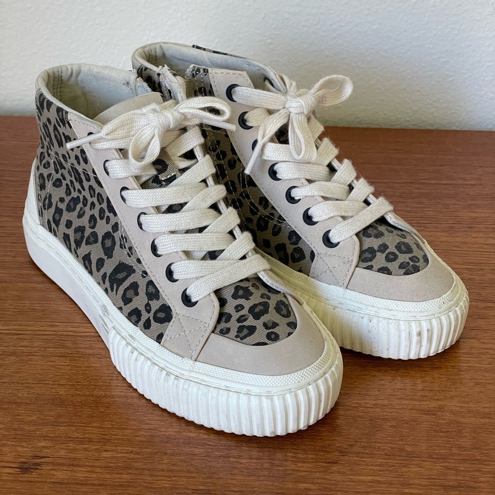 Zara kids speakers with leopard print. Size: 3.5/5.5/8.8”